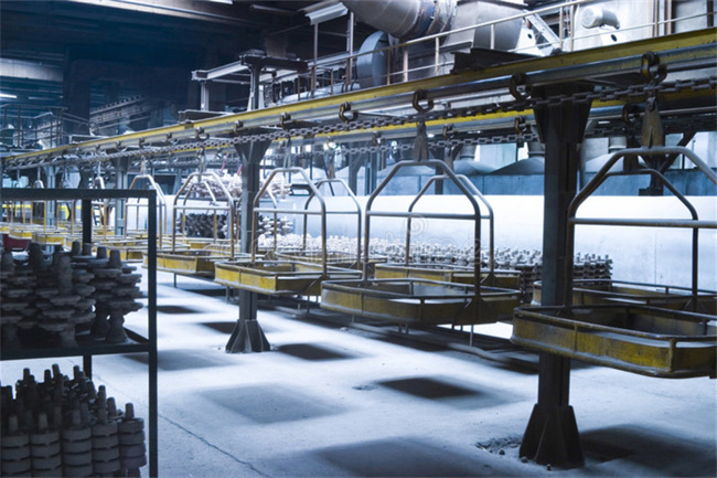 油液監(jiān)測儀器是用于監(jiān)測和分析各種潤滑油、液壓油、傳動(dòng)油和其他工業(yè)油液的工具。這些儀器可以用于檢測油液的化學(xué)成分、污染物、酸堿度、粘度和其他參數(shù)，以幫助確保機(jī)械設(shè)備的正常運(yùn)行和維護(hù)。