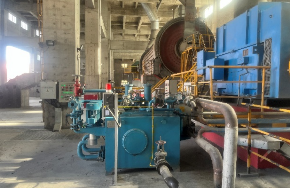 新疆中材水泥磨輥壓機減速機應用案例：智能在線油液監測系統助力設備穩定高效運行 圖1